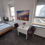 Im Mardefeldpalais *